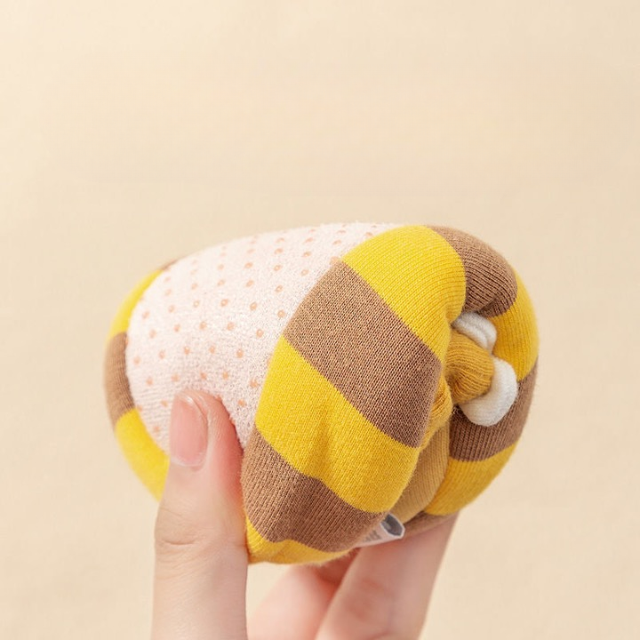 Baby shoes autumn and winter March-June-December boys and girls new style soft soles non-slip front shoes for newborns