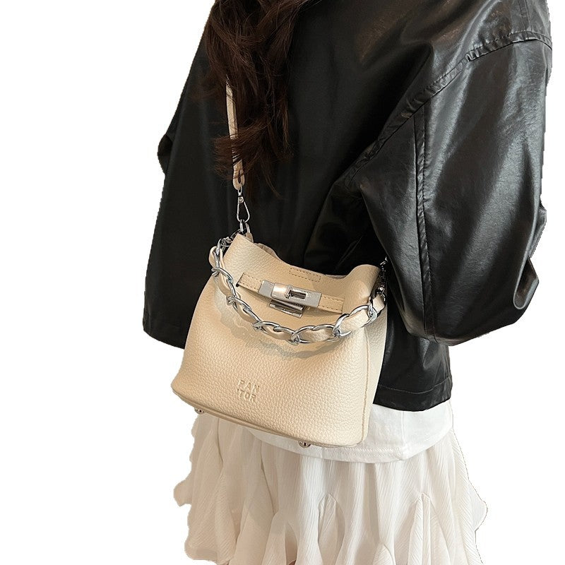 Spring and summer all-match underarm bag women 2025 new fashion crossbody bag high-quality texture commuter bucket bag plus small bag