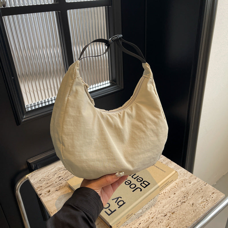 Korean style lightweight casual dumpling bag women's solid color simple crescent handbag commuting literary shoulder messenger bag