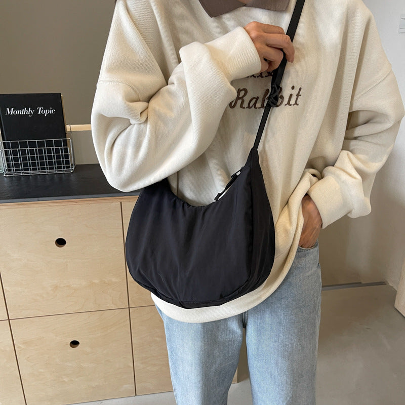 Korean style lightweight casual dumpling bag women's solid color simple crescent handbag commuting literary shoulder messenger bag
