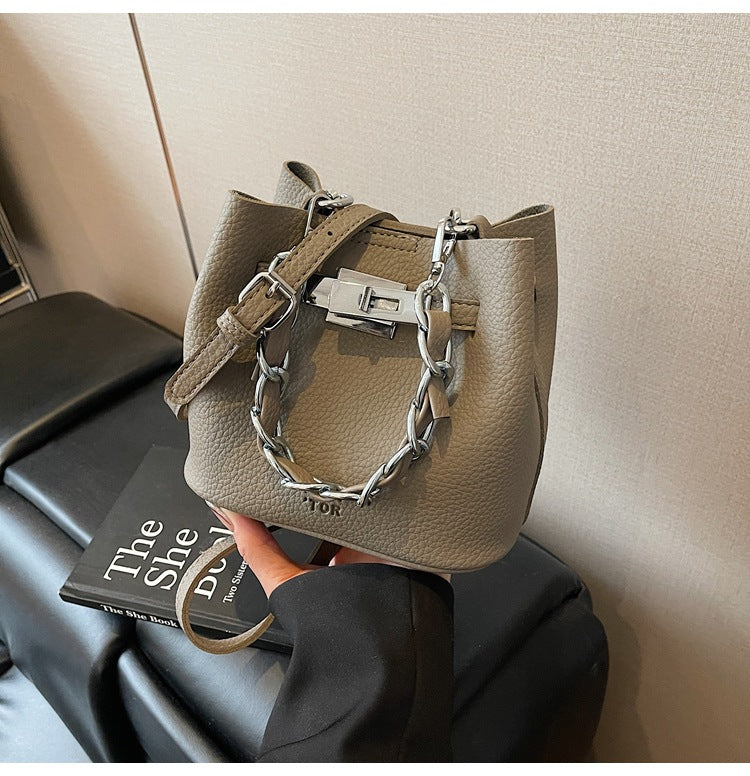 Spring and summer all-match underarm bag women 2025 new fashion crossbody bag high-quality texture commuter bucket bag plus small bag