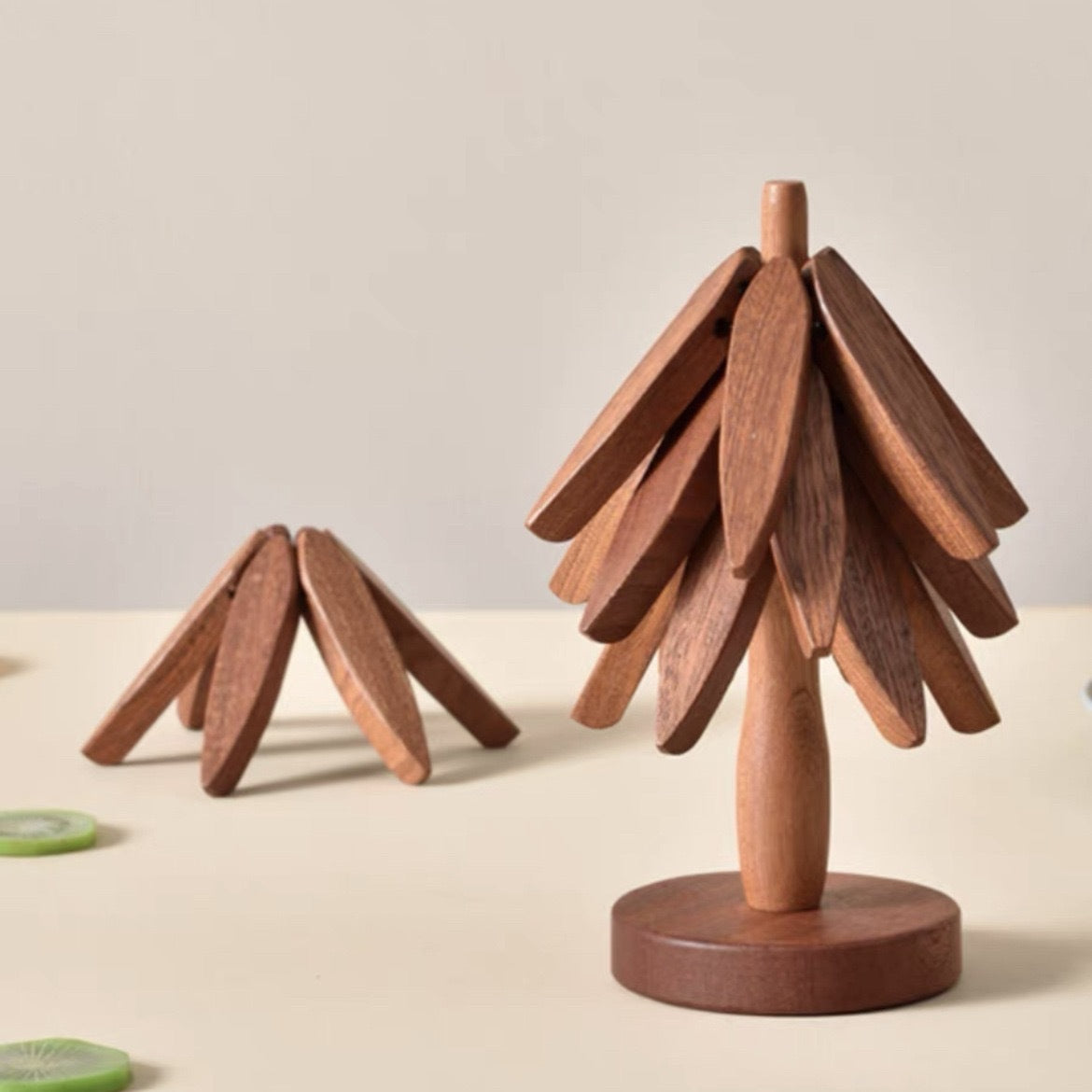 A tree wood insulation coaster creative irregular shaped table mat anti-scalding heat-resistant insulation pad solid wood table mat