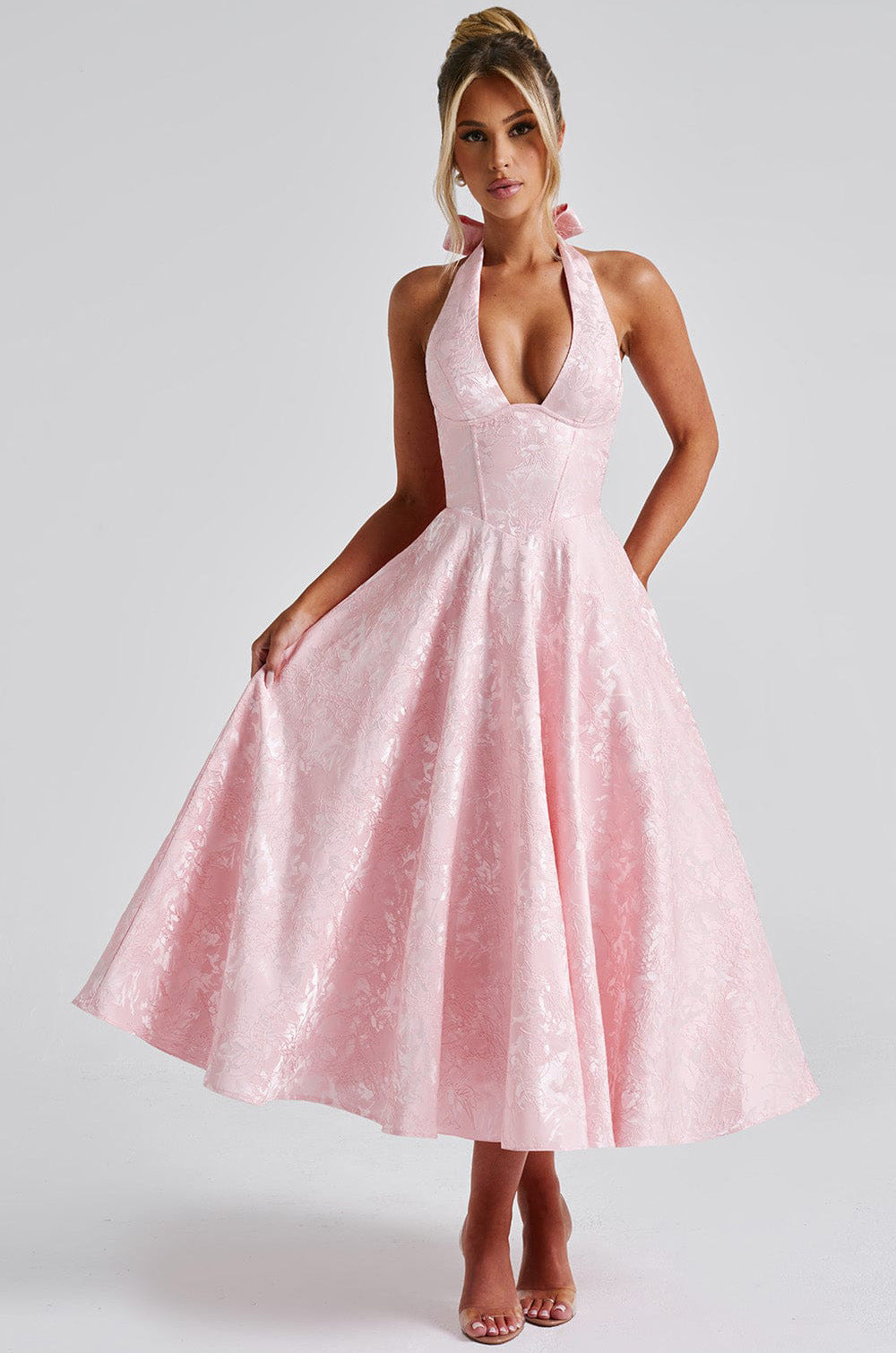 European and American cross-border V-neck halter neck jacquard dress high-end evening dress spring and summer temperament sleeveless backless waist long dress