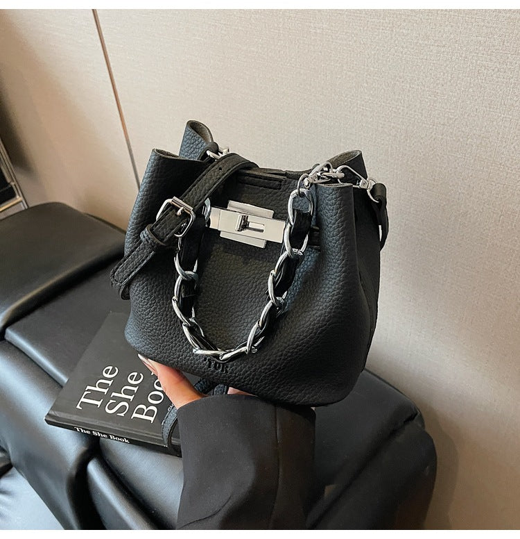 Spring and summer all-match underarm bag women 2025 new fashion crossbody bag high-quality texture commuter bucket bag plus small bag