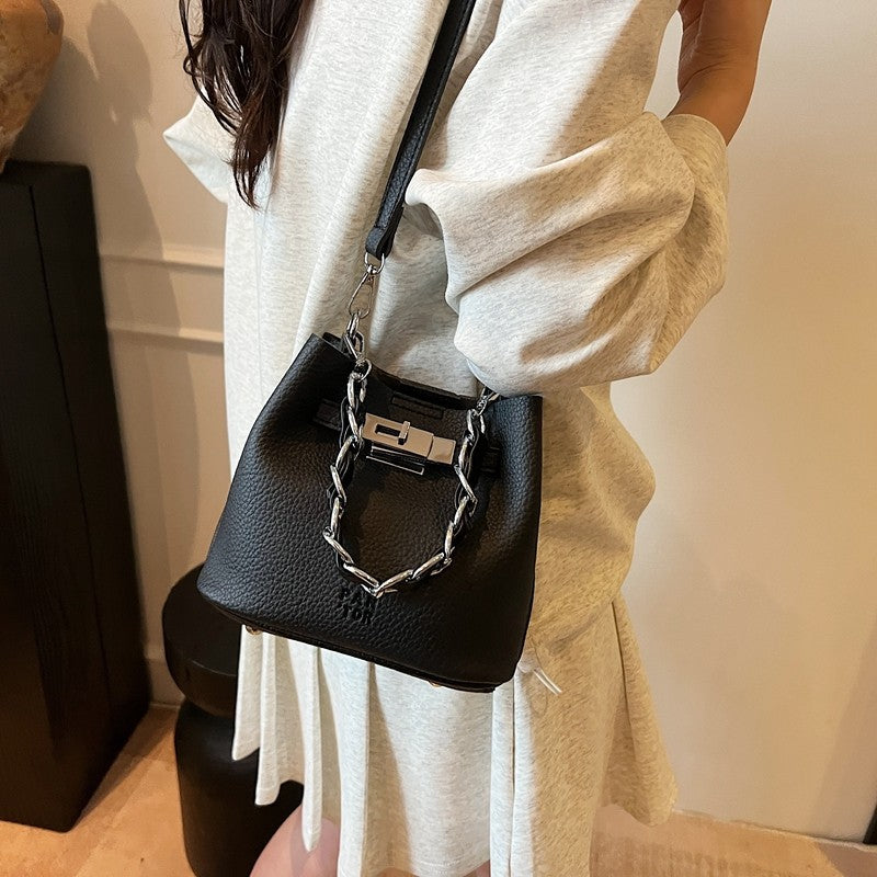 Spring and summer all-match underarm bag women 2025 new fashion crossbody bag high-quality texture commuter bucket bag plus small bag
