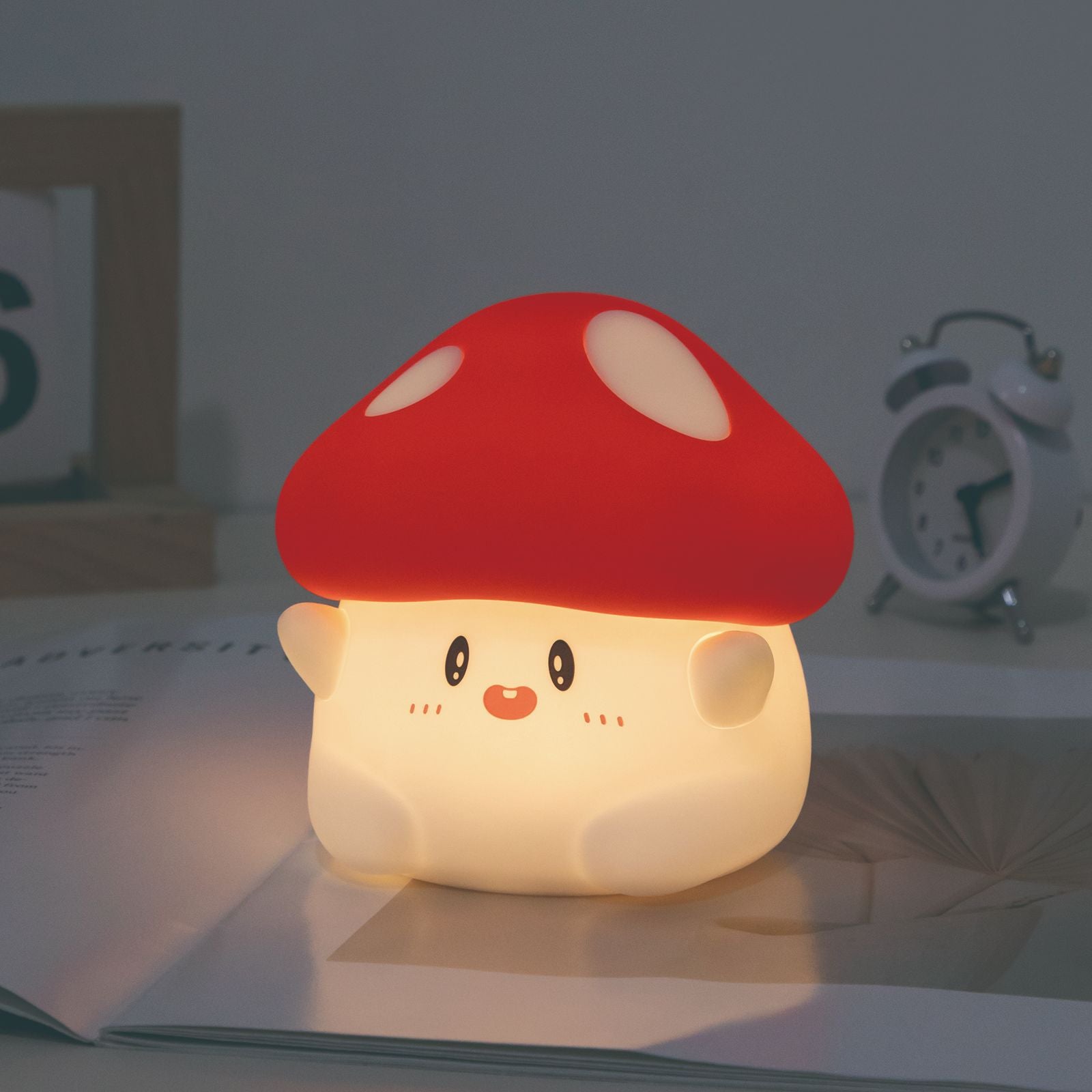 Cross-border mushroom night light bedroom mother and baby sleeping bedside atmosphere pat light girl creative children's birthday gift