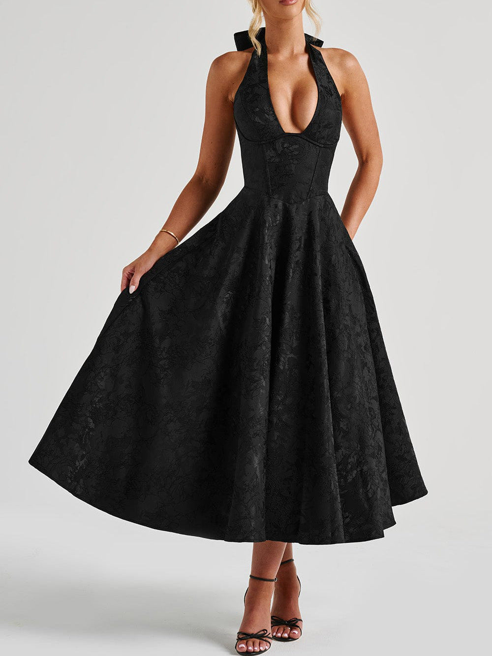 European and American cross-border V-neck halter neck jacquard dress high-end evening dress spring and summer temperament sleeveless backless waist long dress