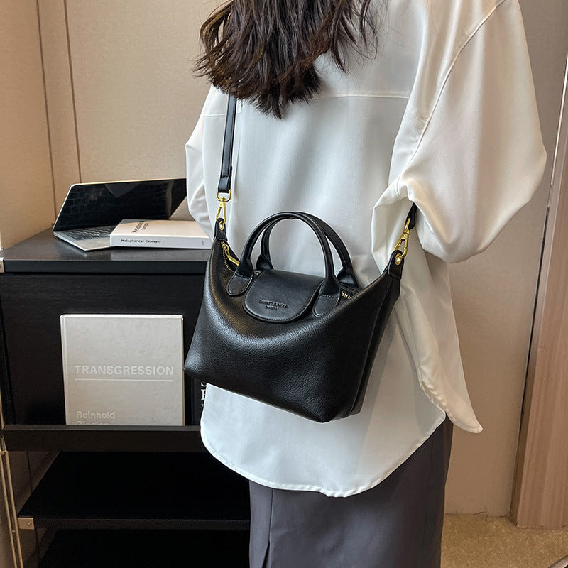 Cross-border contrast color dumpling bag ladies 2025 new casual versatile shoulder bag high-end hand-held commuter messenger bag