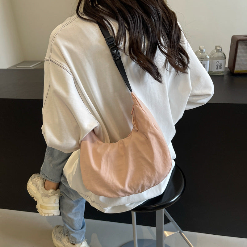Korean style lightweight casual dumpling bag women's solid color simple crescent handbag commuting literary shoulder messenger bag
