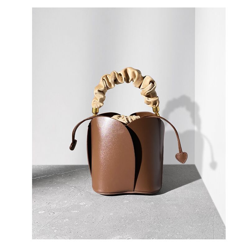 This year's popular red bridal petal portable bucket bag ladies 2025 new vegetable basket crossbody bag wedding bag
